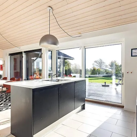 בית נופש Seaside Retreat With - By Traum *