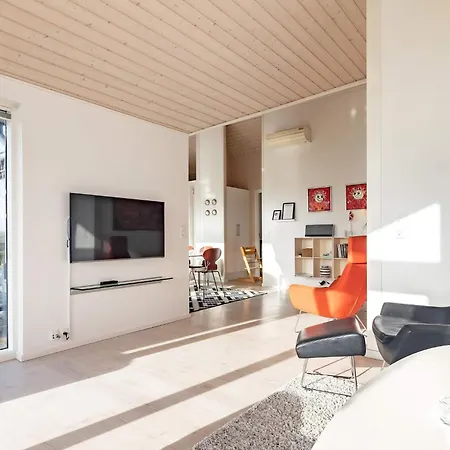 Seaside Retreat With - By Traum *