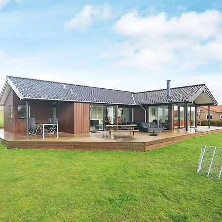 Seaside Retreat With - By Traum Bøjden